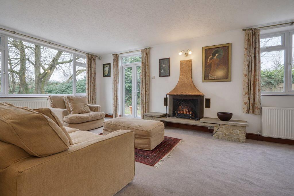 House in Runnymede, Knowle Hill - View 3