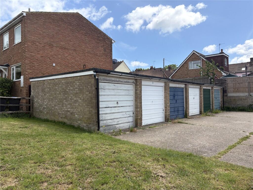 Dunstall Farm Road, Burgess Hill, West Sussex, RH15 photo 4