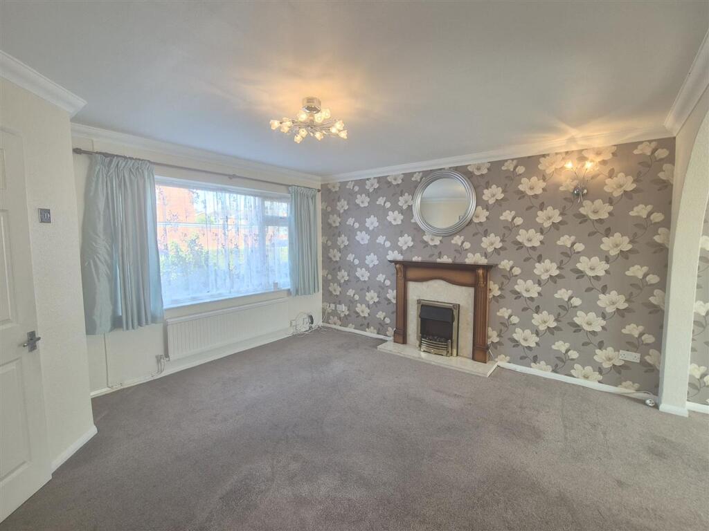 Cedar Drive, Ibstock, LE67 photo 3