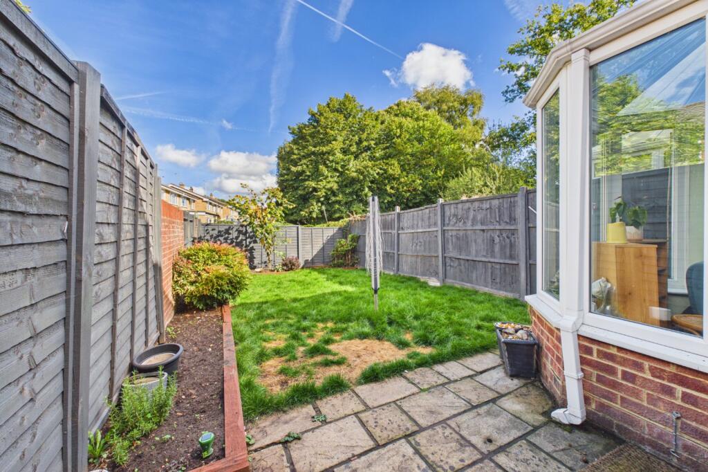 House in Rushmoor, Sandy Lane, Farnborough - More