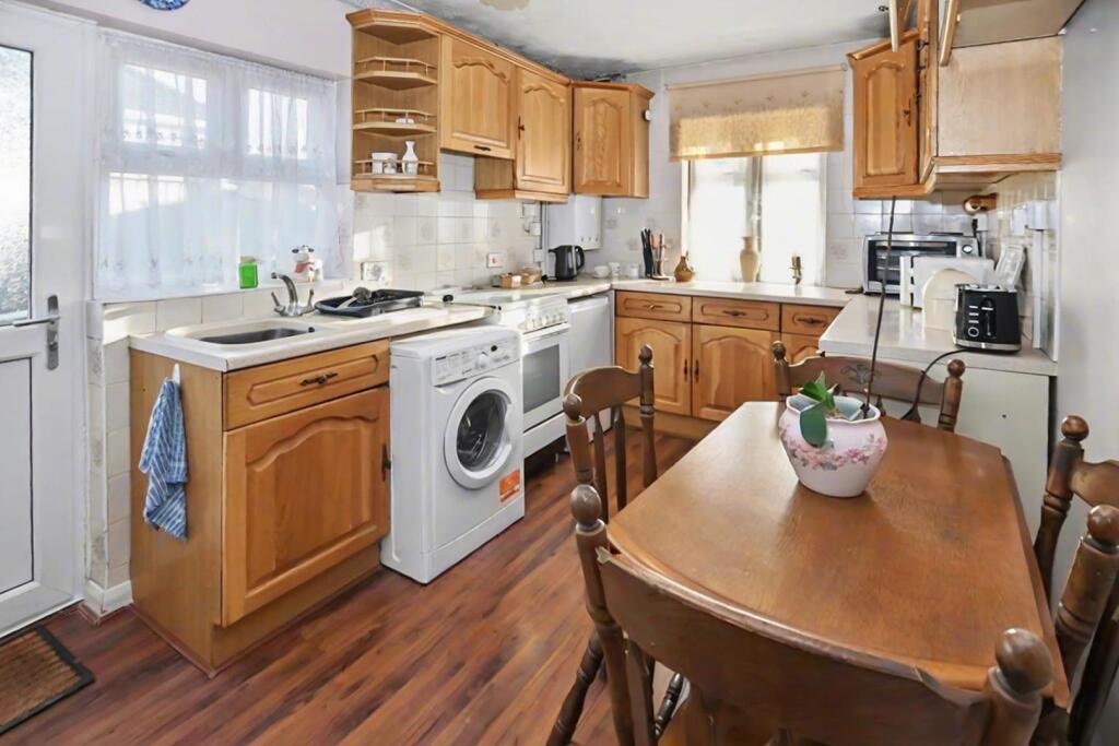 House in Southend-on-Sea - View 2