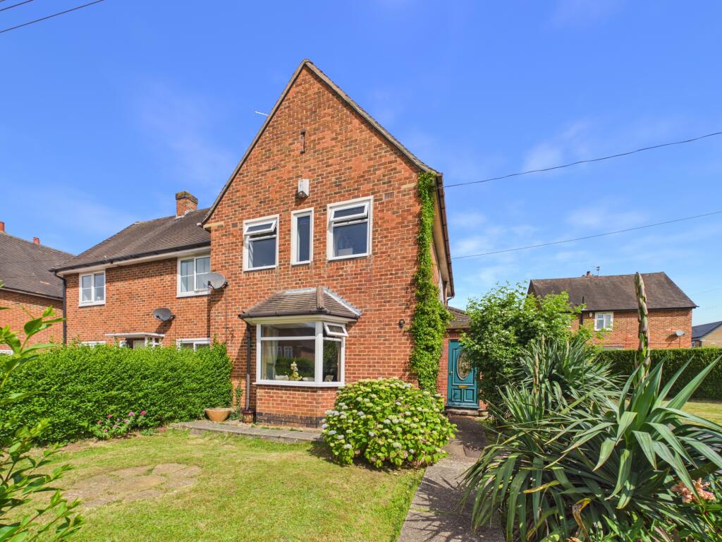 3-bed semi-detached on Meadow Way, Chellaston, £250,000