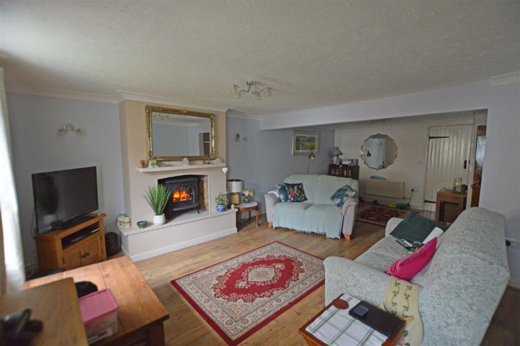Broadway, Crowland photo 2