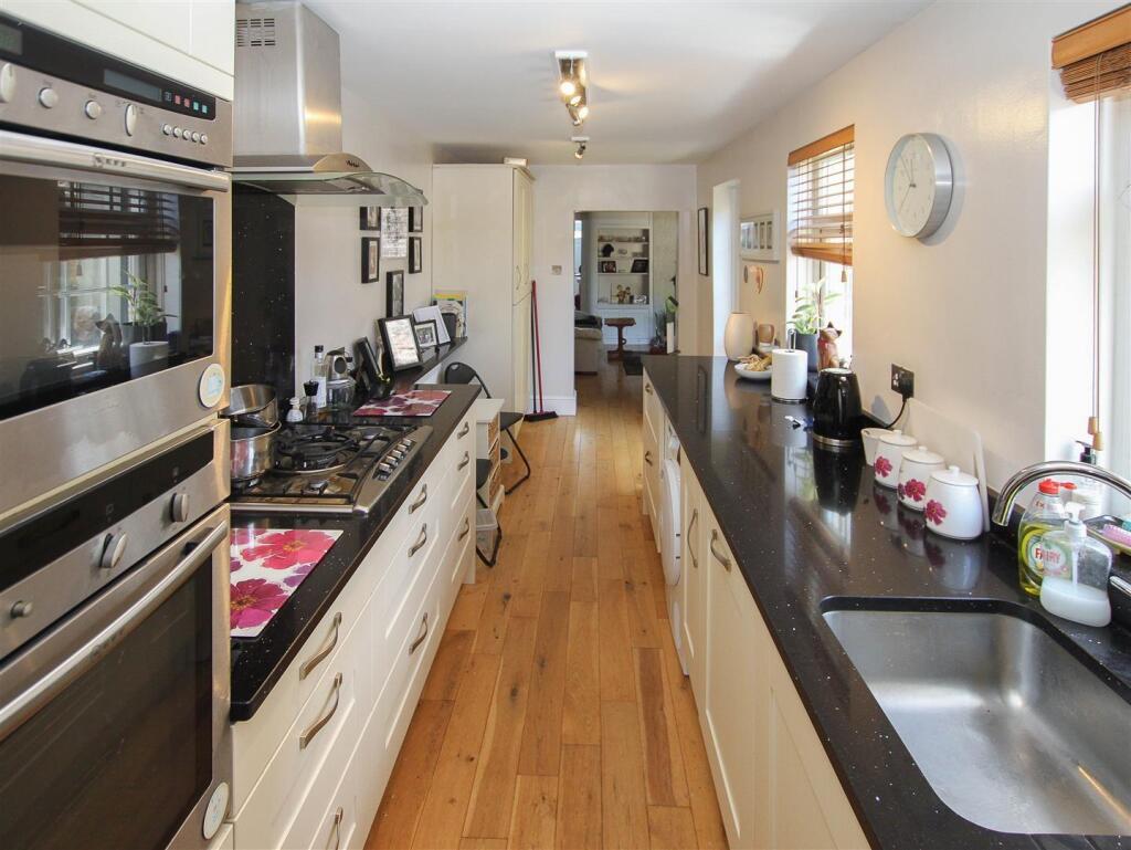 High Street, Ongar - View 6