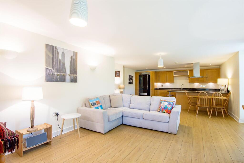 Apartment in Sheffield, Endcliffe Student Village, Broomhill - View 5