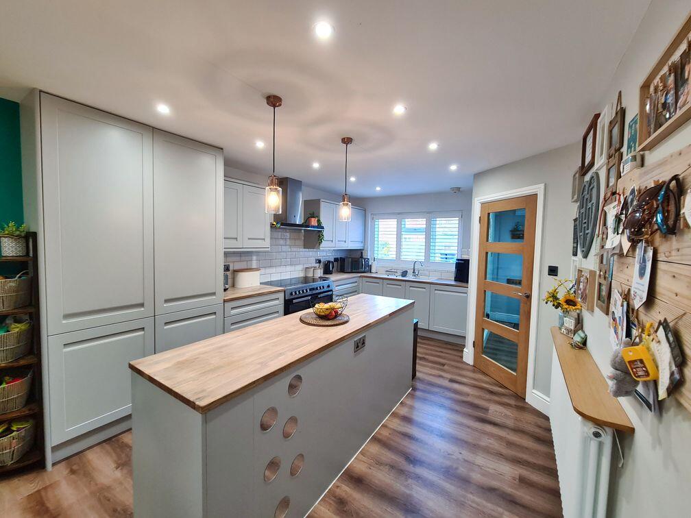 House in Southampton, Spicer's Hill, Totton - More