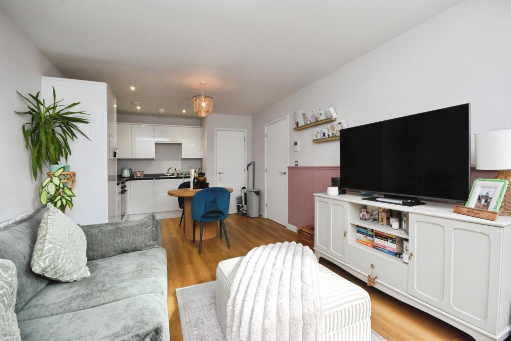 Apartment in Chelmsford - View 5