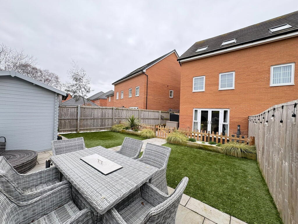 Thorn Tree Drive, Thornton photo 4