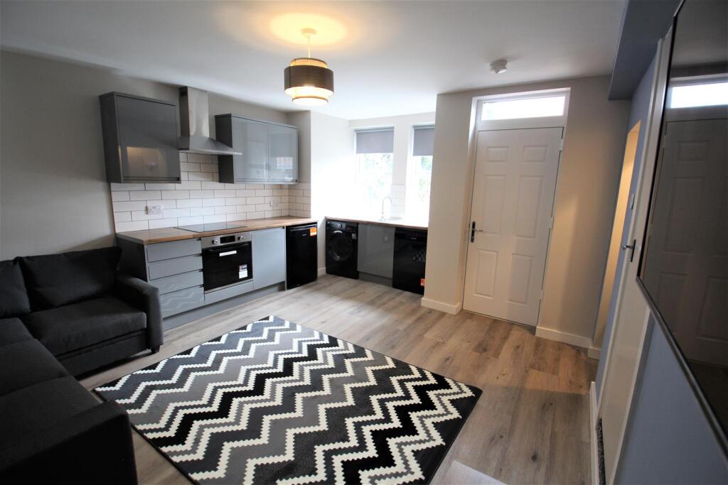 House in Leeds - View 2
