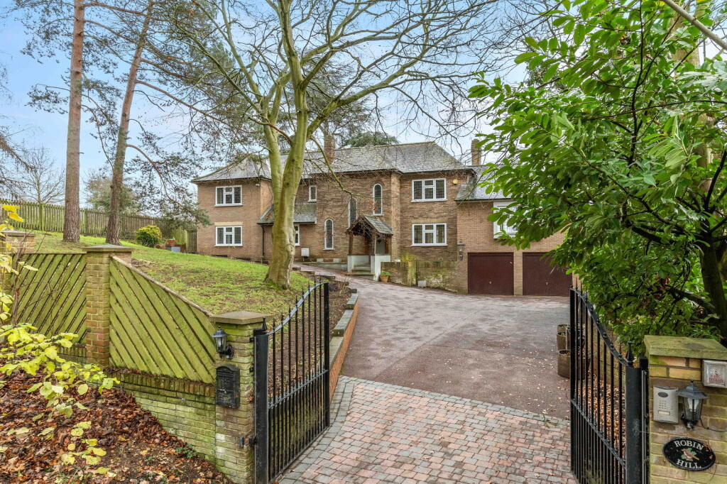 5-bed detached on Robin Hill, High Molewood, Hertford, Hertfordshire, SG14, £1,750,000