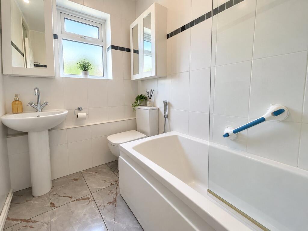 Apartment in Twickenham - More