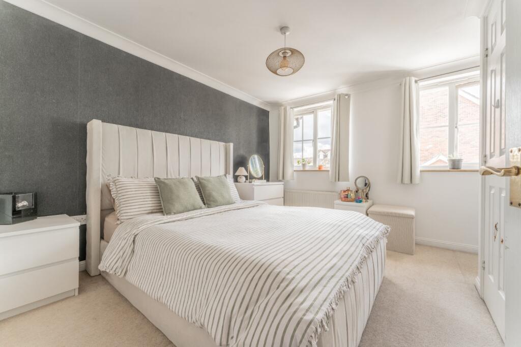 House in London, Wansunt, Crayford - More