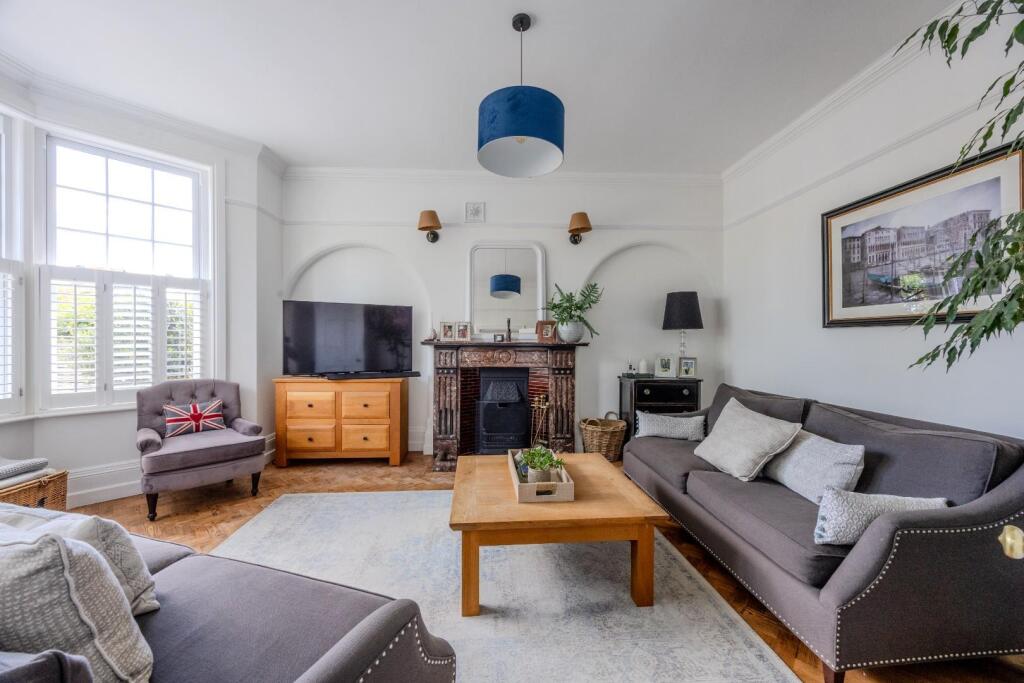 House in Southend-on-Sea, Essex - More