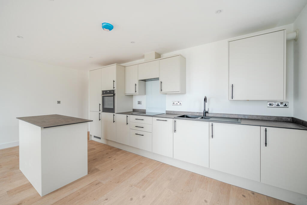 Apartment in Truro - View 3