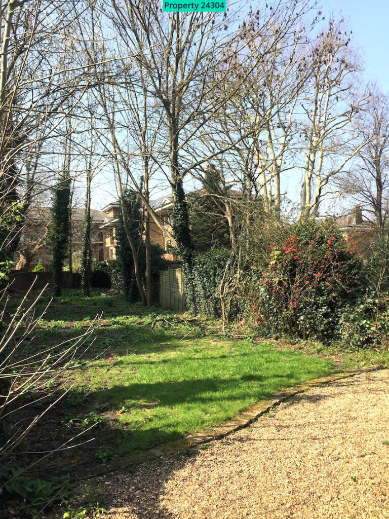 5 bedroom semi-detached house for rent