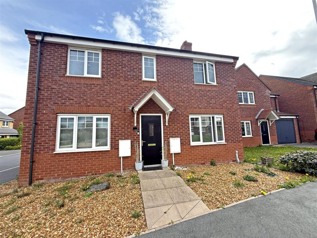 4-bed detached on Liddle Close, Weir Hill Gardens, Shrewsbury, £385,000