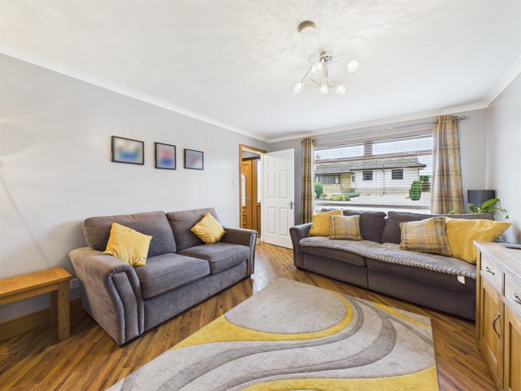 13 Hatton Place, Luncarty, PH1 3UY photo 3