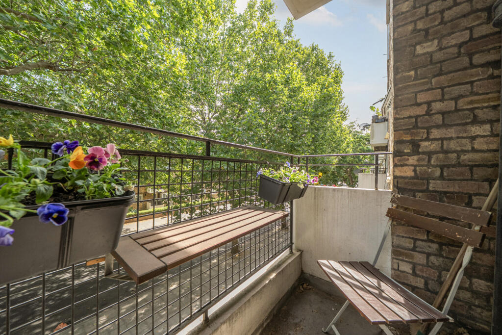 Apartment in London - View 3