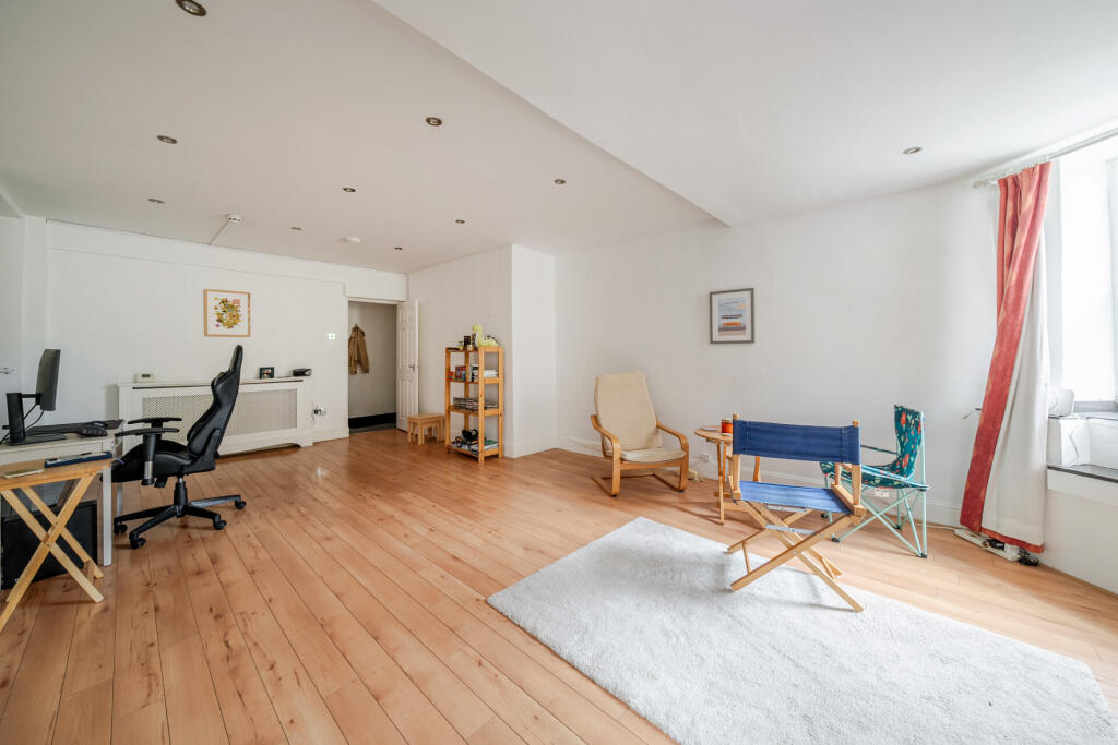 Apartment in Exeter - View 5
