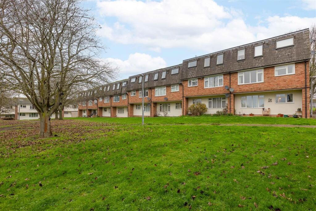 2-bed flat on Gothic Way, Arlesey SG15 6TP, £185,000