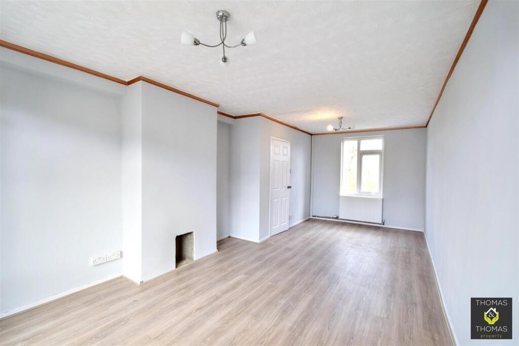 House in Gloucester - View 4
