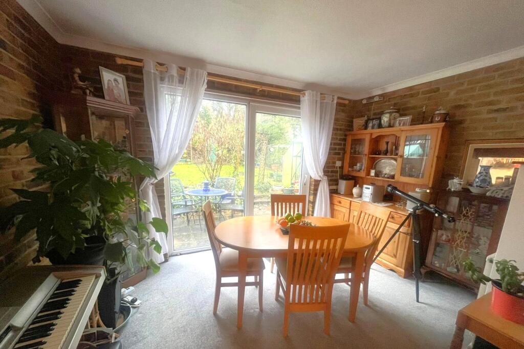 Hazelwood Close, Basingstoke, Hampshire, RG23 photo 4