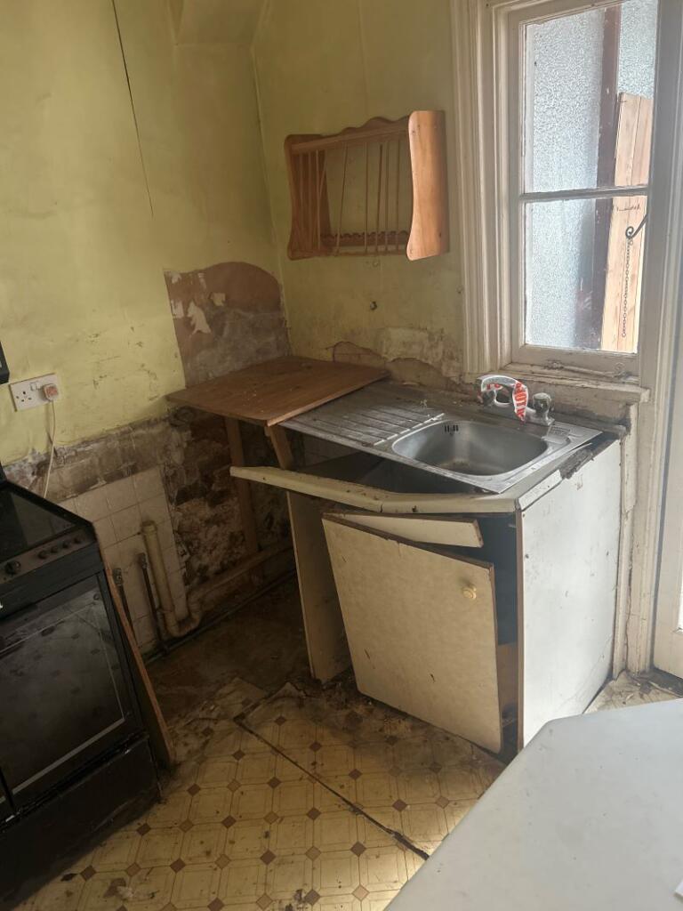 7 Brightwell Avenue, Westcliff-on-Sea, Essex, SS0 9EB photo 5