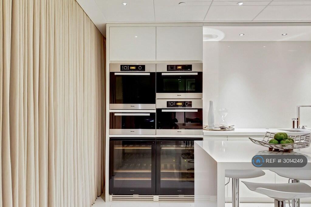 Apartment in London, Barbican, City of London - More