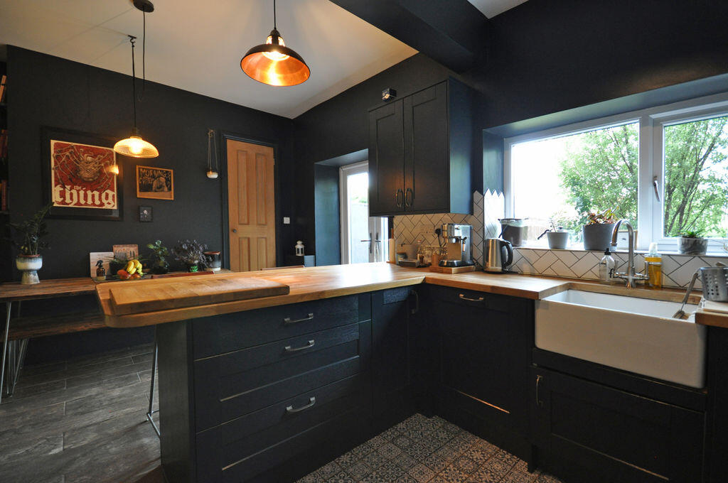 House in Newport - View 5