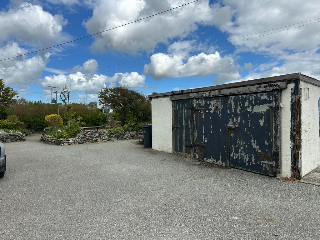 Llanfaelog, LL63 photo 4
