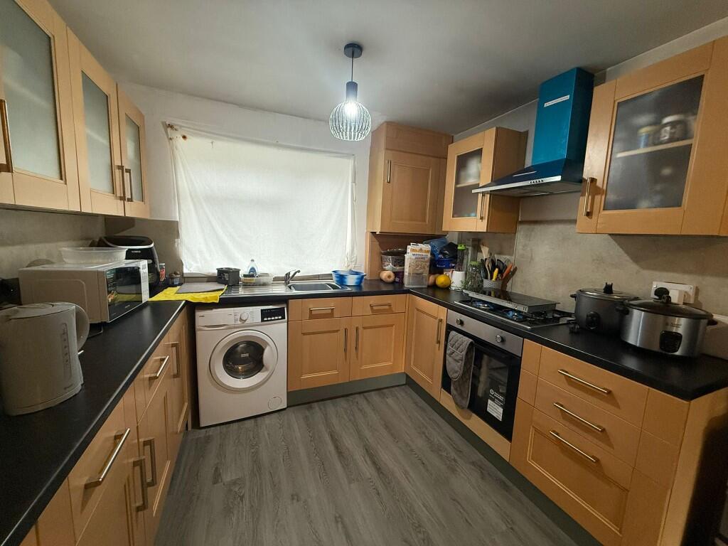 Weekes Drive, Slough, Berkshire, SL1 photo 4