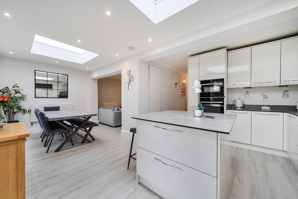 House in Bromley - View 4