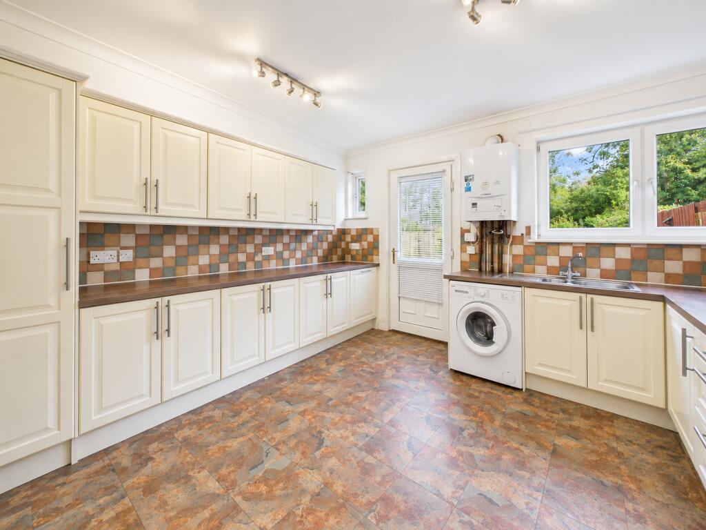 House in Motherwell, North Lanarkshire - More