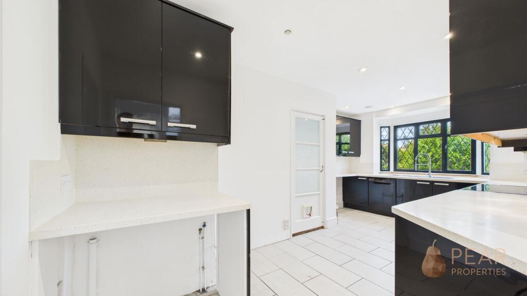 Livesay Crescent, Worthing, BN14 photo 3