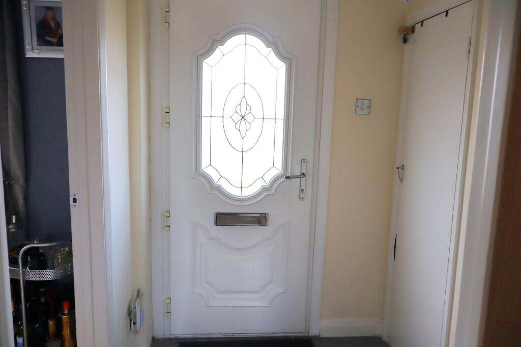 House in Grays, Badgers Dene, Little Thurrock - View 5