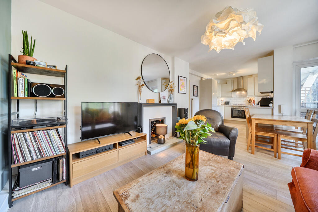 Apartment in London, Crawford Estate, Camberwell - View 4