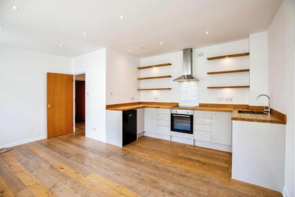 1-bed flat on 119 Newington Causeway, London, SE1, £350,000
