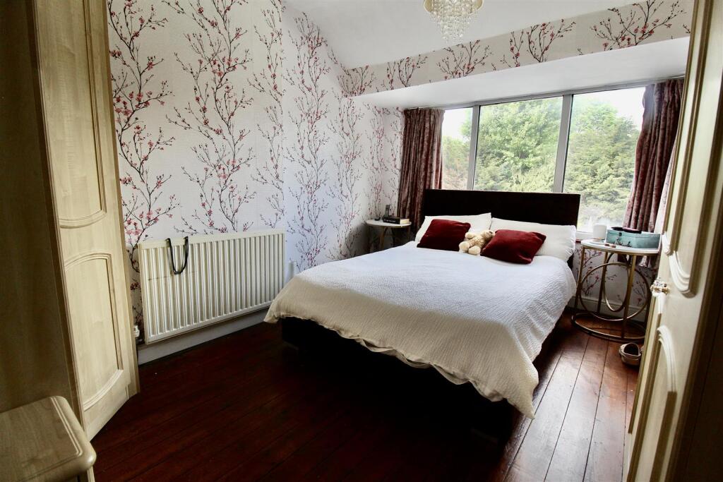 House in Birmingham, West Midlands - More