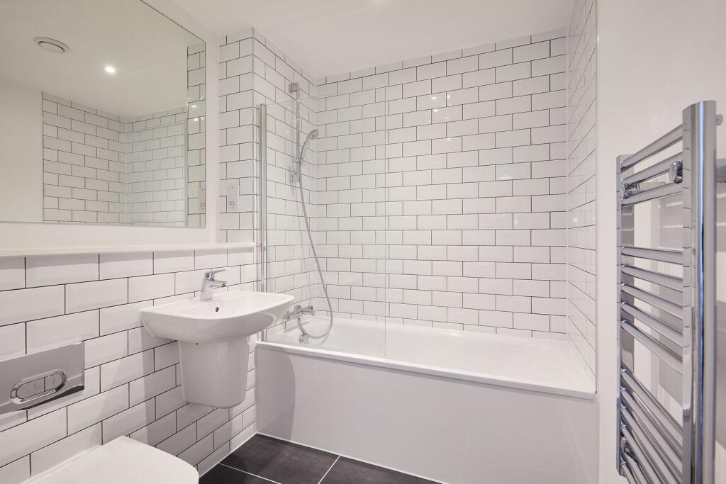 Apartment in Trafford, Old Trafford - More