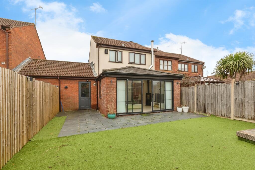 Lavender Close, Thornbury, BRISTOL