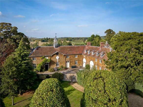 Coach House &amp; Stable