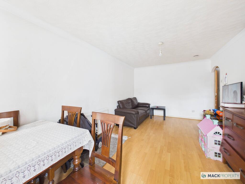Apartment in Gloucester - View 4