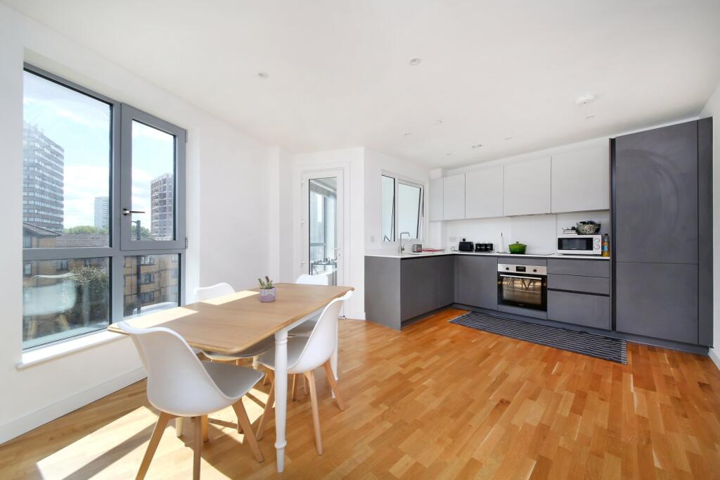Apartment in London, York Road Estate, Battersea - View 2