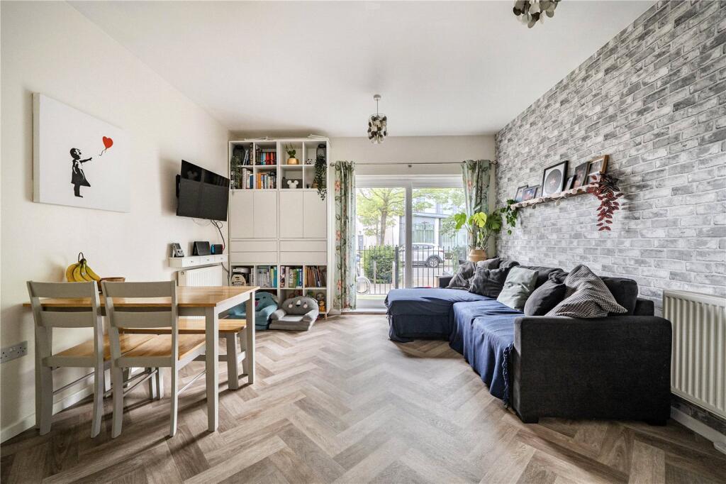 Apartment in Reading - View 4