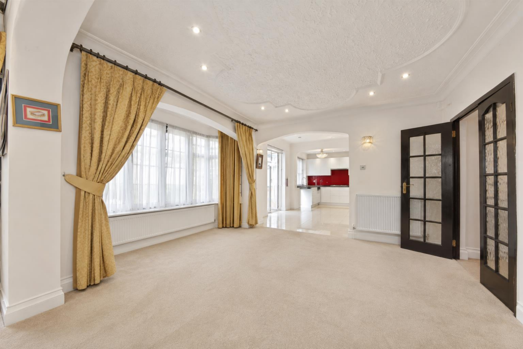 House in London, Sudbury - View 3
