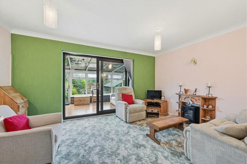 House in Reigate and Banstead, Walton On The Hill - View 2