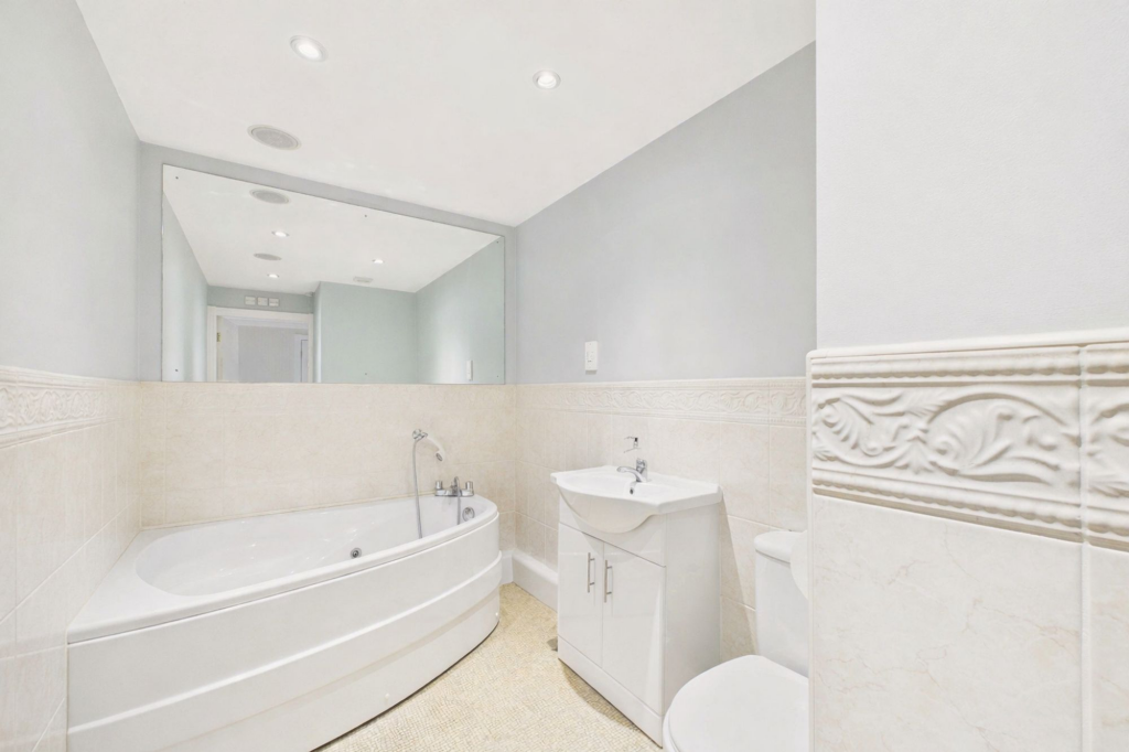Apartment in Newcastle upon Tyne, Tyne and Wear - View 4
