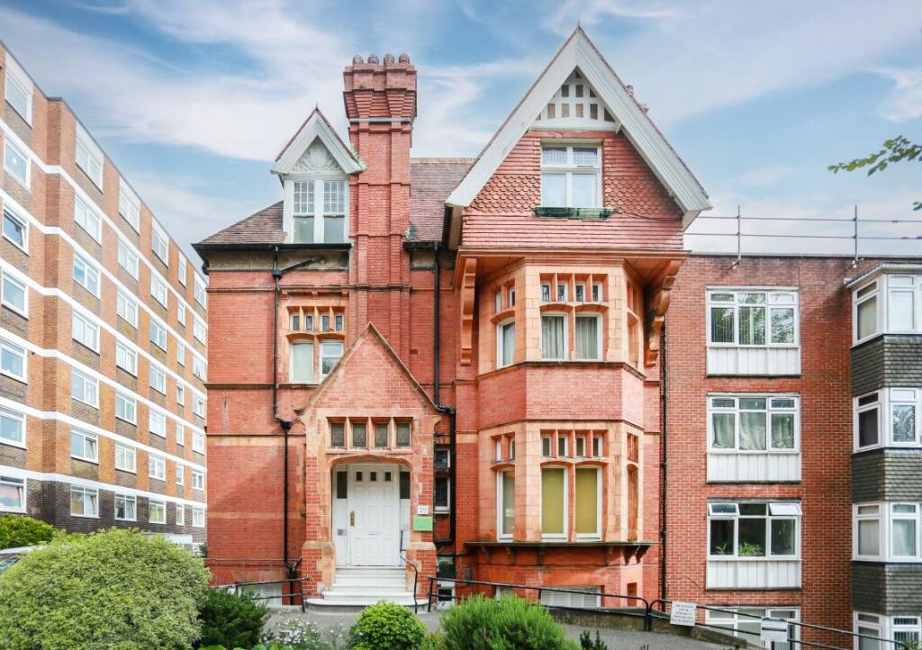 Main image of property: Flat 5, 72 The Drive, Hove, BN3 3PE