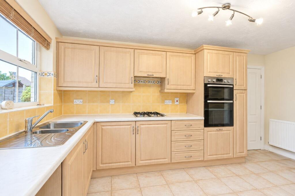 7, Pond Close, Huntingdon, PE29 photo 3