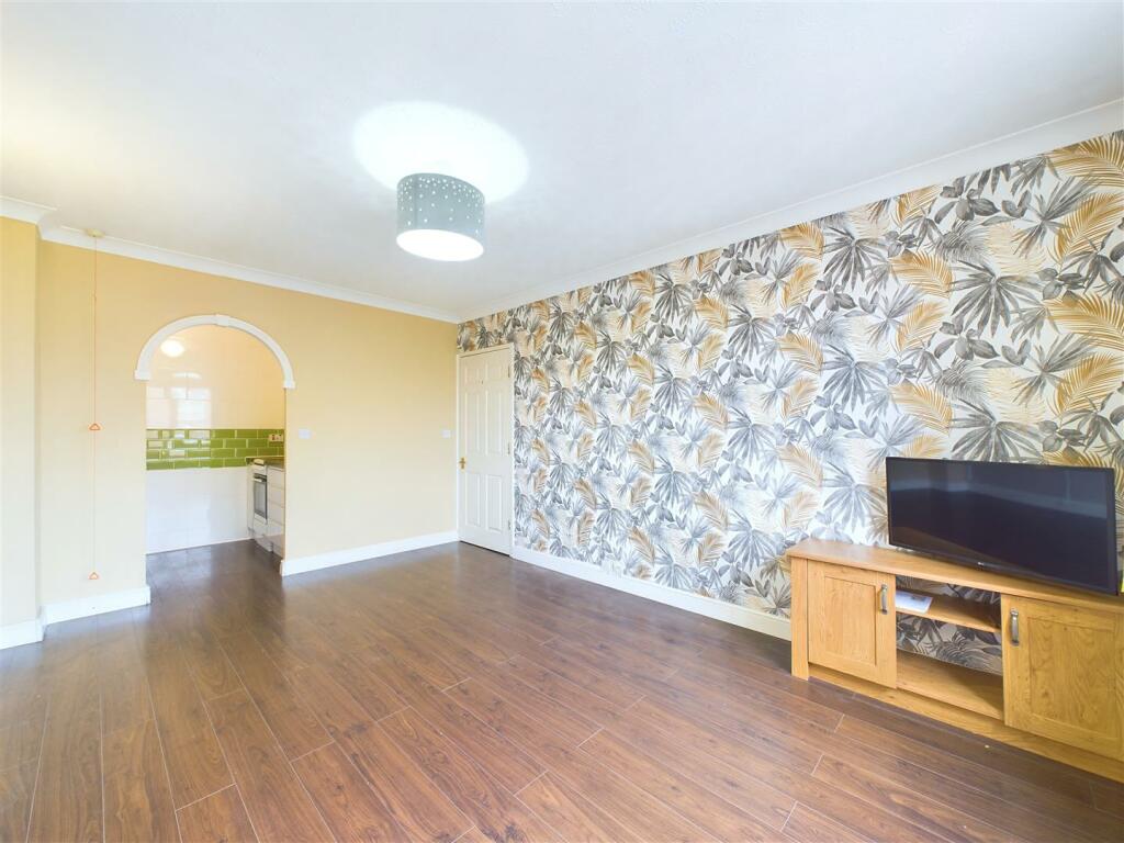 Chapel Street, Hazel Grove, Stockport photo 4